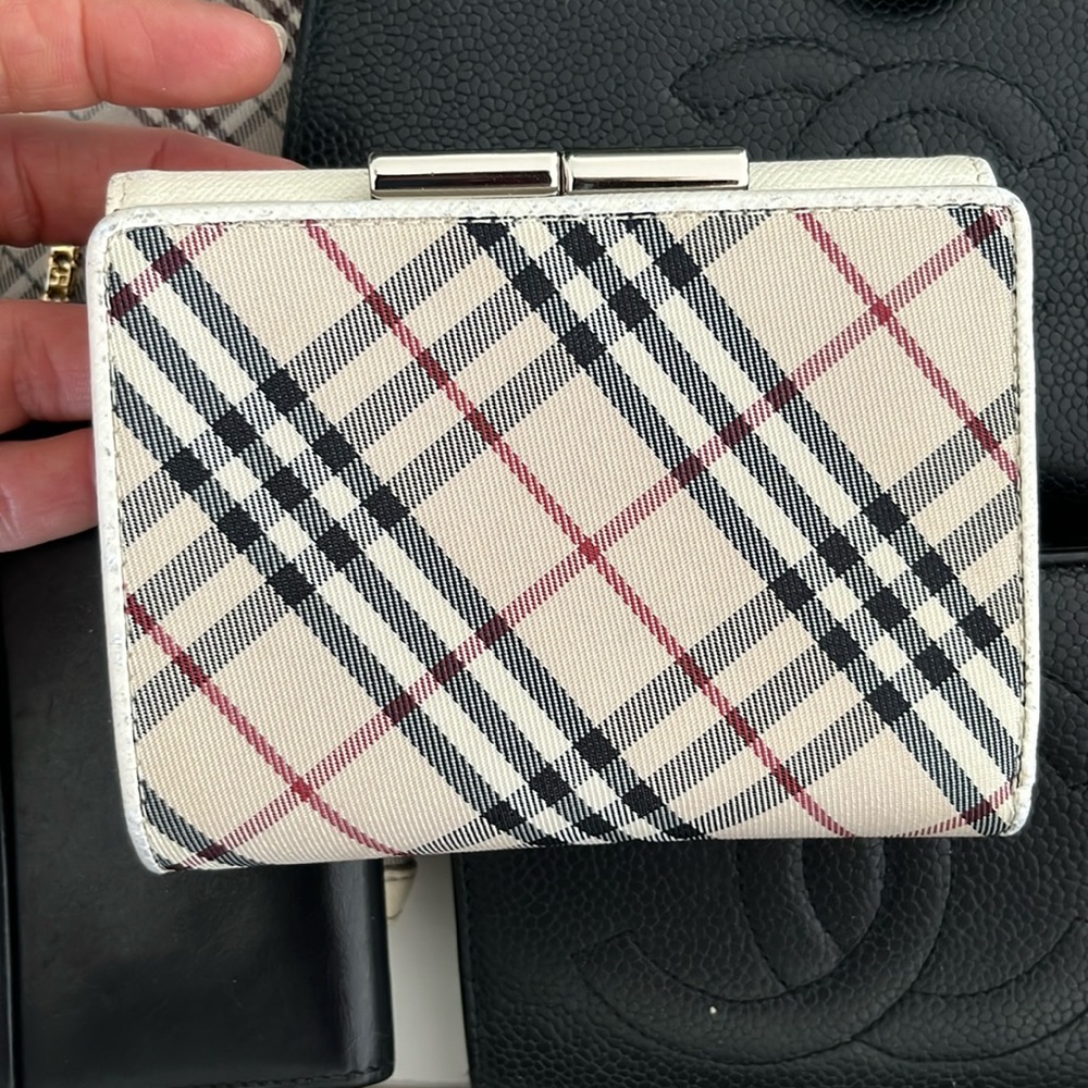 Burberry London Novacheck bifold with kiss lock / crossbody Pristine condition - Picture 4 of 9